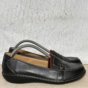 Clarks Womens Black Cora Daisy Leather Slip On Casual Loafers Shoes SZ 8M NWOT